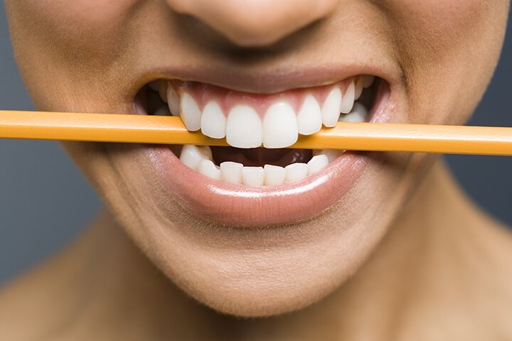 Как стресс влияет на здоровье зубов