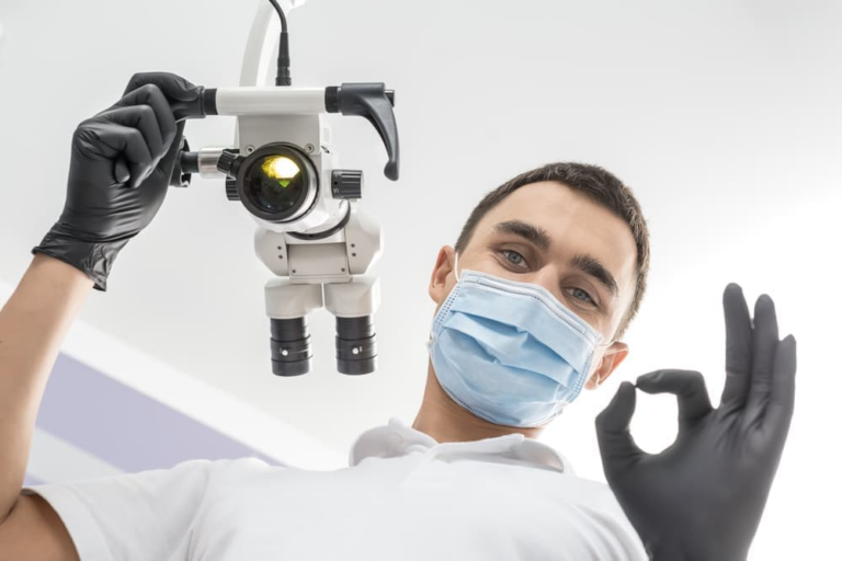 Преимущества стоматологического микроскопа в технике прямой реставрации зубов